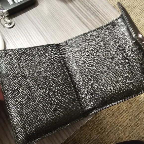 Excellent Pre Loved Coach Wyn Wallet Color Gunmetal - Picture 3 of 5